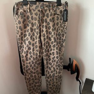 BLANKNYC - The Reade Crop Jeans